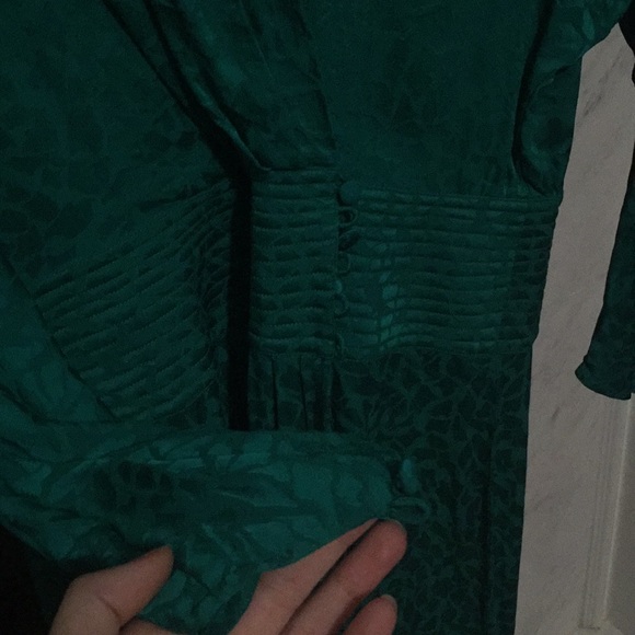 Green dress - Picture 3 of 4